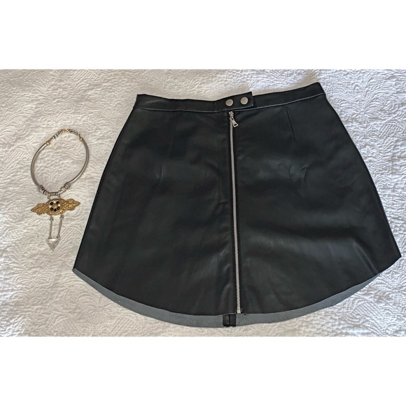 Dynamite | Leather Skirt - Picture 2 of 4